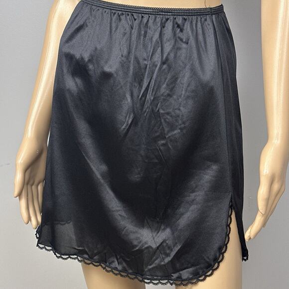 Vintage Wondermaid Half Slip Short Black Size Small 100% Nylon USA Made Lace - Picture 1 of 5